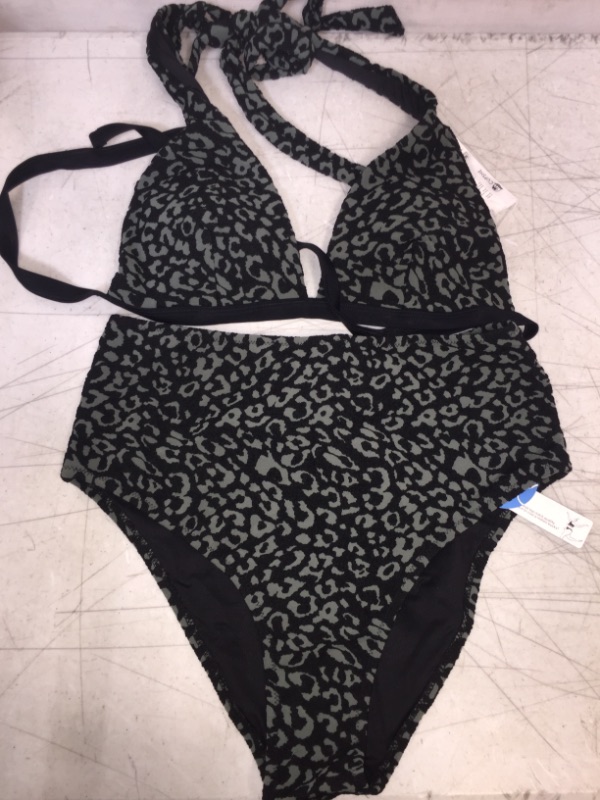Photo 1 of CUPSHE SWIMSUIT TWO PIECE BLACK AND GREEN, SIZE M