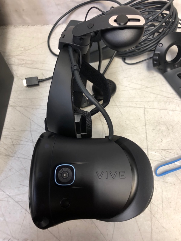 Photo 15 of HTC Vive Cosmos Elite Virtual Reality System - PC
