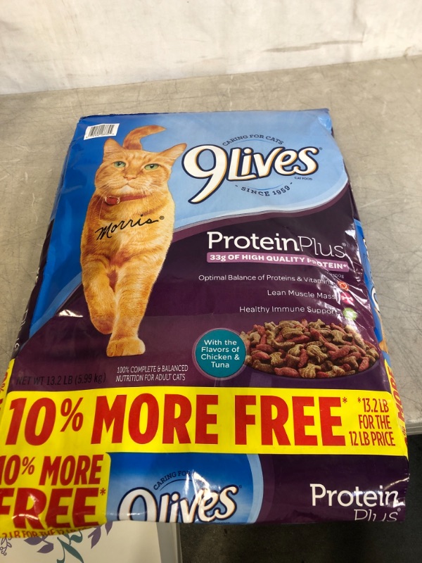 Photo 1 of 9Lives Protein Plus Dry Cat Food Bonus Bag, 13.2Lb, EXP 04/22/22
