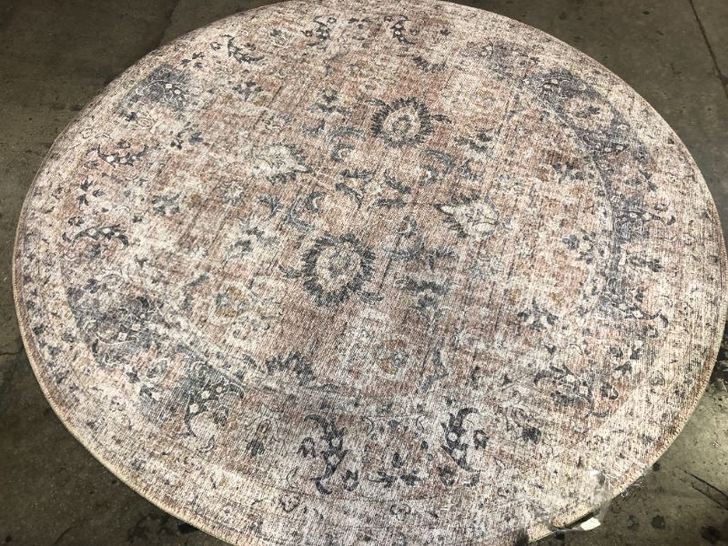 Photo 1 of   Traditional 6'-0" x 6'-0" Round Area Rug--dirty 
