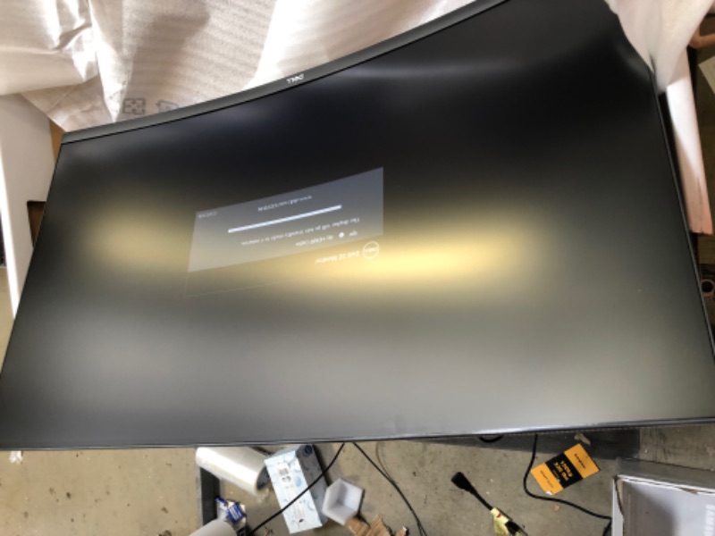 Photo 4 of Dell S3222HN 32-inch FHD 1920 x 1080 at 75Hz Curved Monitor, 1800R Curvature, 8ms Grey-to-Grey Response Time (Normal Mode), 16.7 Million Colors - Black
