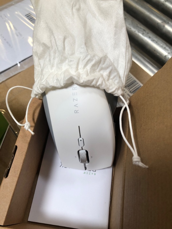 Photo 3 of Razer Pro Click Humanscale Wireless Mouse: Ergonomic Form Factor - 5G Advanced Optical Sensor - Multi-Host Connectivity - 8 Programmable Buttons - Extended Battery Life of up to 400 Hours
