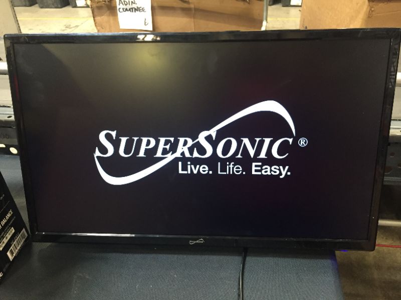 Photo 1 of Supersonic Sc-2412 24" 1080p AC-DC LED TV-DVD Combination