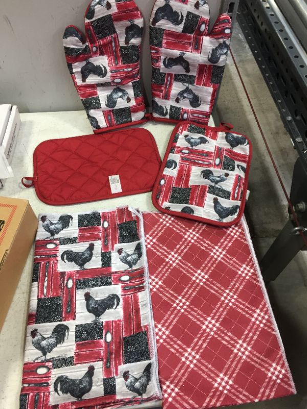 Photo 2 of 6 Pack Kitchen Set | 2 Oven Mitts and 2 Rectangular Pot holders of Quilted Lining with Cotton Wadding - 2 Dish Towels for Drying Dishes | Perfect for Gifting, Baking and Everyday Cooking (FC & BRC)