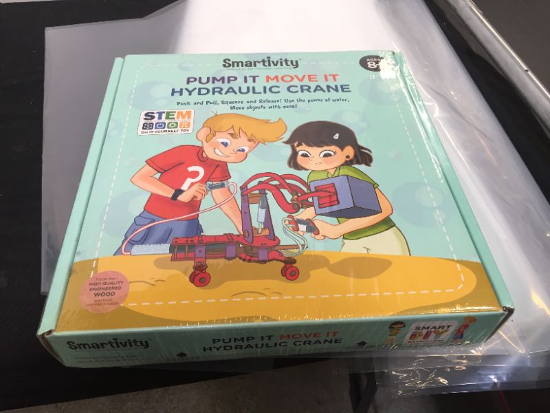 Photo 1 of Smartivity Pump It Move It Hydraulic Crane - Stem Learning Toy 

