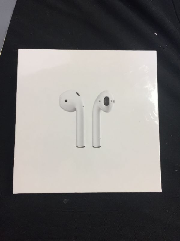 Photo 4 of Apple AirPods (2nd Generation)
