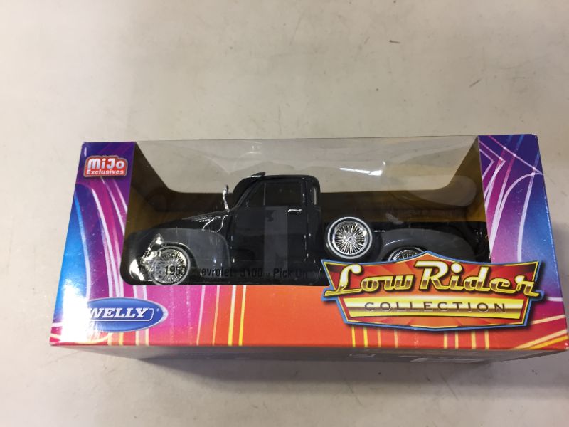 Photo 2 of 22087LRW-BK 1953 Chevrolet 3100 Pickup Truck Low Rider Collection 1 by 24 Scale
