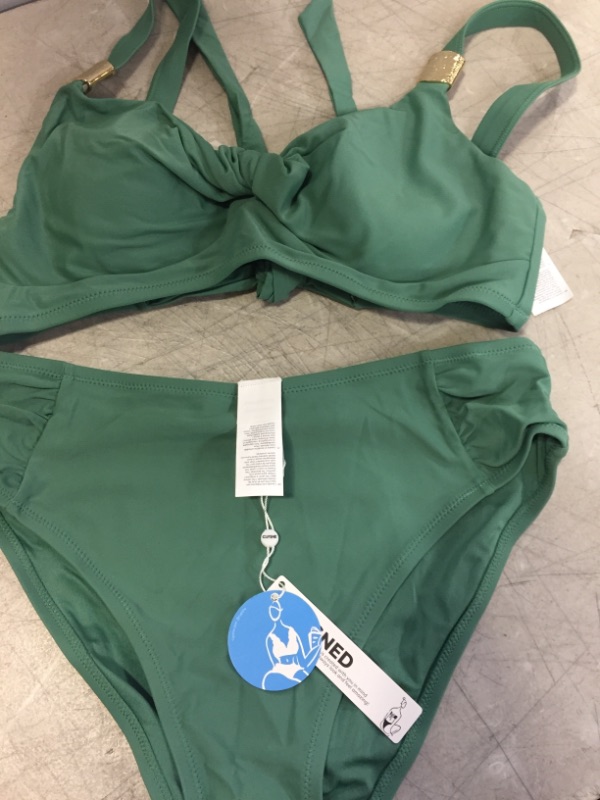 Photo 2 of Green 2 piece bathing suit swimsuit swimwear Size Medium