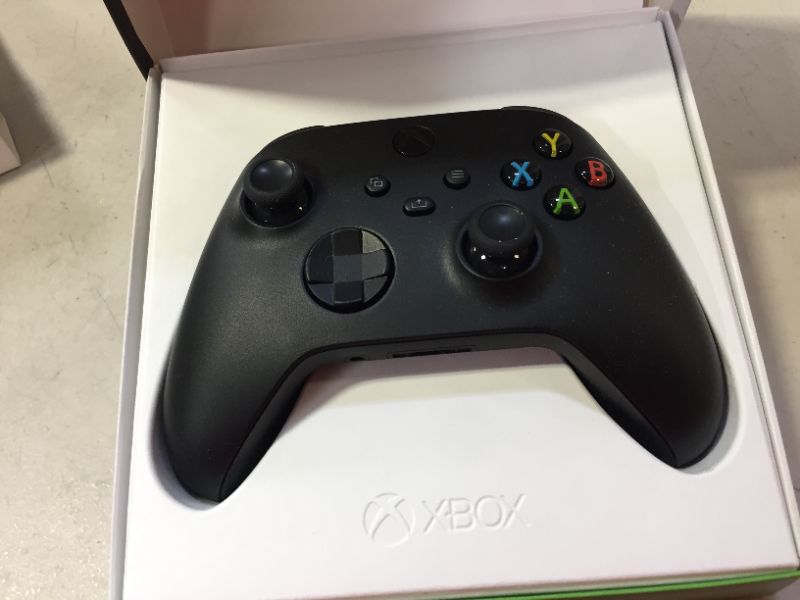 Photo 3 of Xbox Core Wireless Controller – Carbon Black UNABLE TO TEST, MISSING BATTERY AND CHARGER 