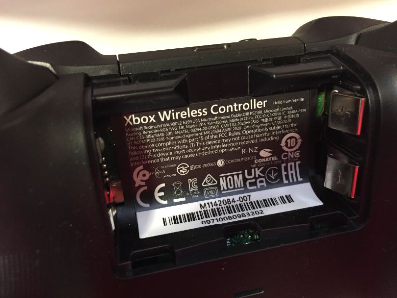 Photo 2 of Xbox Core Wireless Controller – Carbon Black UNABLE TO TEST, MISSING BATTERY AND CHARGER 