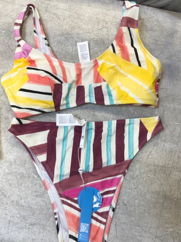 Photo 1 of cupshe womens bathing suit size in image 