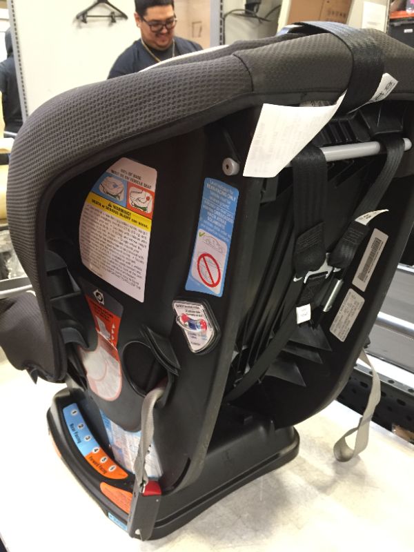 Photo 3 of Graco Extend2Fit Convertible Car Seat, Ride Rear Facing Longer with Extend2Fit, Gotham
