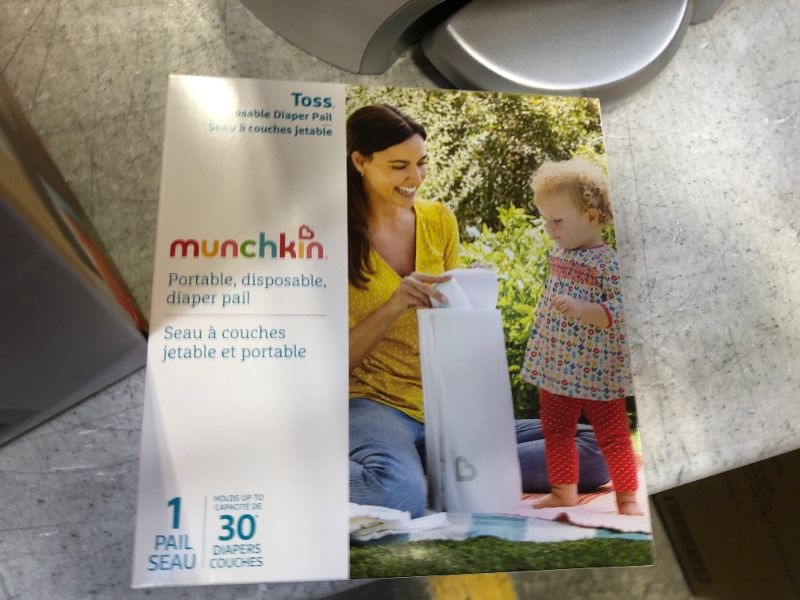 Photo 4 of Munchkin Step Diaper Pail Powered by Arm & Hammer, Includes (1) Bonus Toss Disposable Diaper Pail
