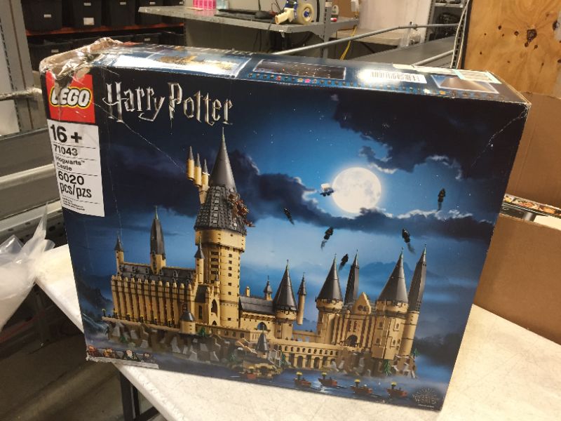Photo 4 of LEGO Hogwarts Castle Set 71043
