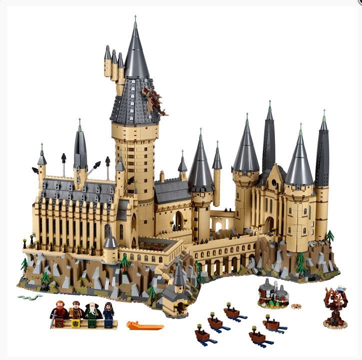 Photo 1 of LEGO Hogwarts Castle Set 71043
