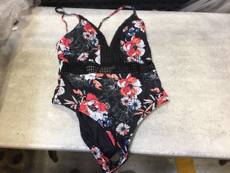 Photo 1 of Cupshe women's swimsuit 