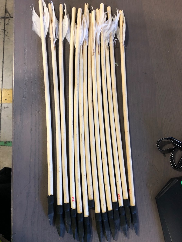 Photo 1 of FSFF Enhanced Wooden Bow and Arrow for Kids 2-Bows 2-Four Arrow quivers 14-Arrows w/ Feathers 10-Large Targets & 2-armguards 1 Carrying Bag
Great Archery Set for Youth boy / Girl Beginner Archery Set for Kids