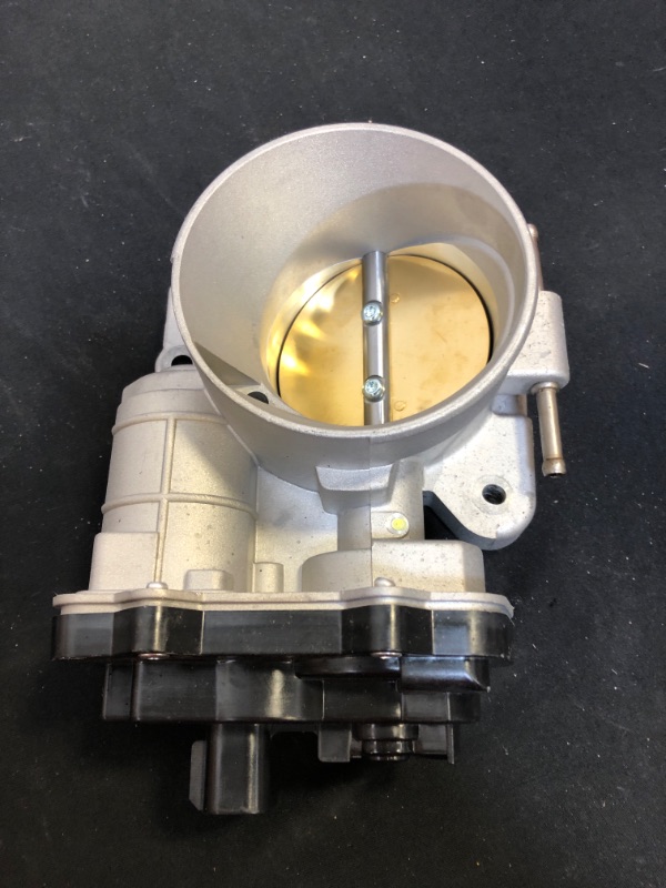 Photo 2 of ACDelco GM Genuine Parts 12679525 Fuel Injection Throttle Body with Throttle Actuator
