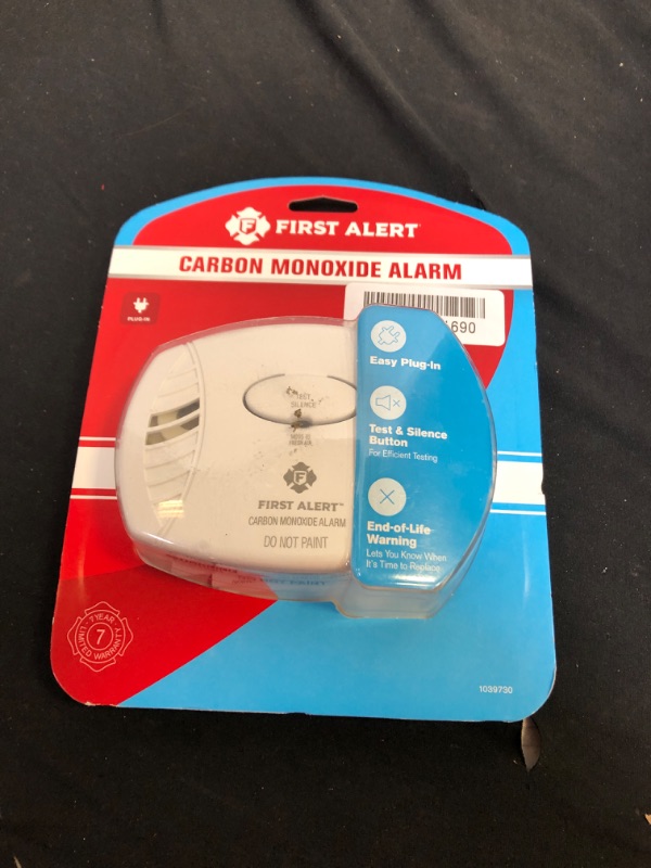 Photo 2 of First Alert CO600 Plug-In Carbon Monoxide Detector
