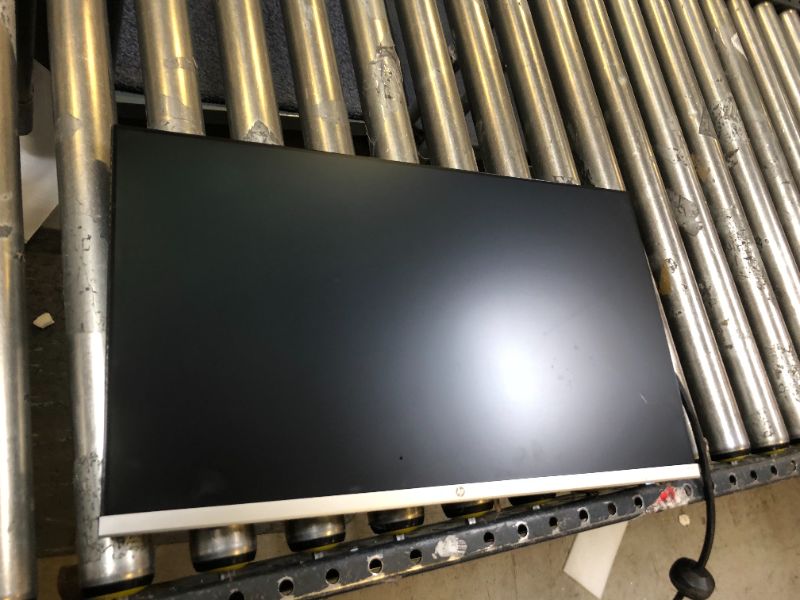 Photo 4 of HP M27fwa 27-in FHD IPS LED Backlit Monitor with Audio White Color. DAMAGED. SELLING FOR PARTS.
