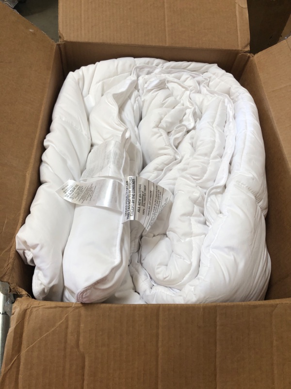 Photo 2 of Amazon Basics Down Alternative Bedding Comforter Duvet Insert, Full / Queen, White, Light
