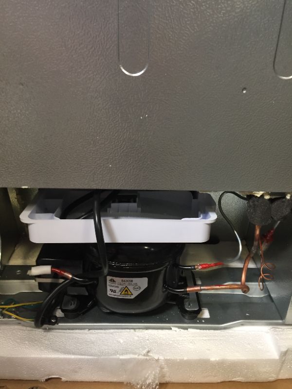 Photo 5 of Galanz GLR46TBKER Retro Compact Refrigerator, 4.6 Cu.Ft Mini Fridge with Dual Door, Adjustable Mechanical Thermostat with True Freezer, Black
