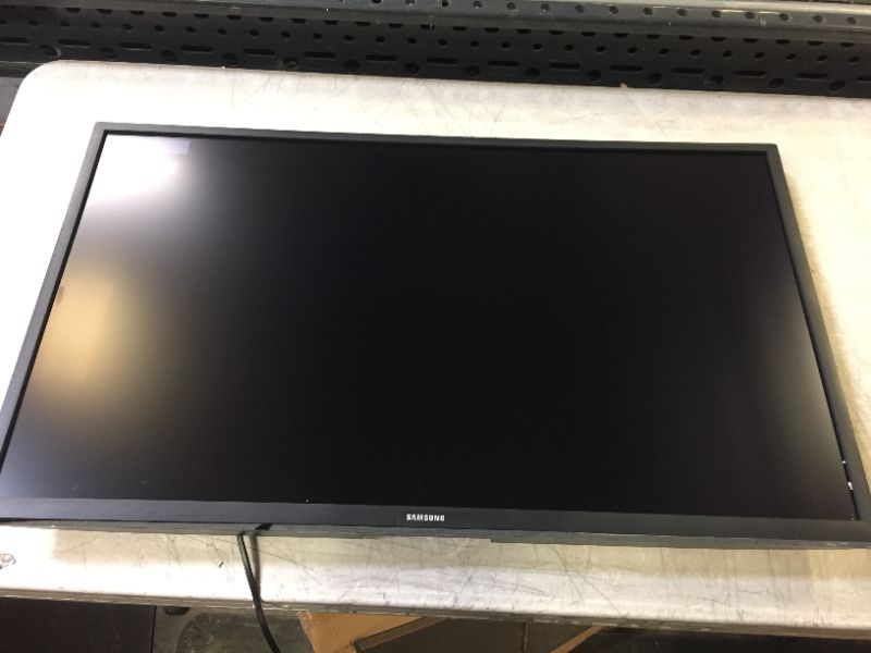 Photo 2 of Samsung - UJ59 Series U32J590UQN 32" LED 4K UHD FreeSync Monitor (DisplayPort, HDMI) - Dark Gray/Blue---SELLING AS PARTS ONLY----SCREEN KEEPS FLICKERING---SELLING AS PART---MISSING POWER CORD---
