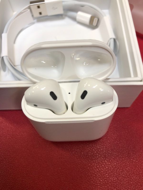 Photo 3 of Apple AirPods (2nd Generation)
(used but looks new)