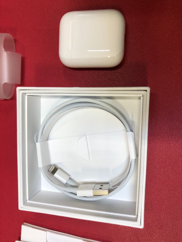Photo 5 of Apple AirPods (2nd Generation)
(used but looks new)