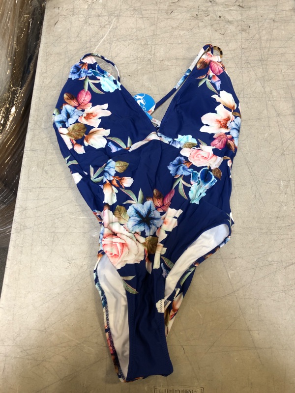 Photo 3 of Generic Pink One Piece Swimsuit. XL
Blue Floral Strappy One Piece Swimsuit. XL.
