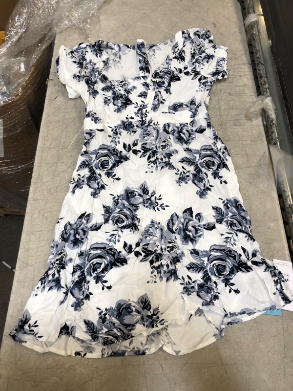 Photo 1 of Generic White Floral Design Dress. Medium