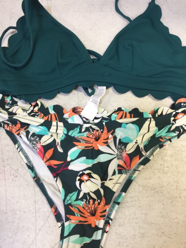 Photo 4 of Green Scalloped Edge V-Neck Printed Bottom Bikini Size: Medium