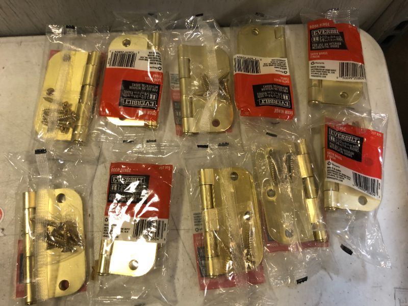 Photo 2 of 3-1/2 in. x 5/8 in. Satin Brass Radius Door Hinge 10 pack 
