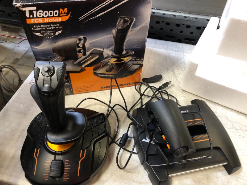 Photo 3 of Thrustmaster T.16000M FCS HOTAS Controller (Windows)
