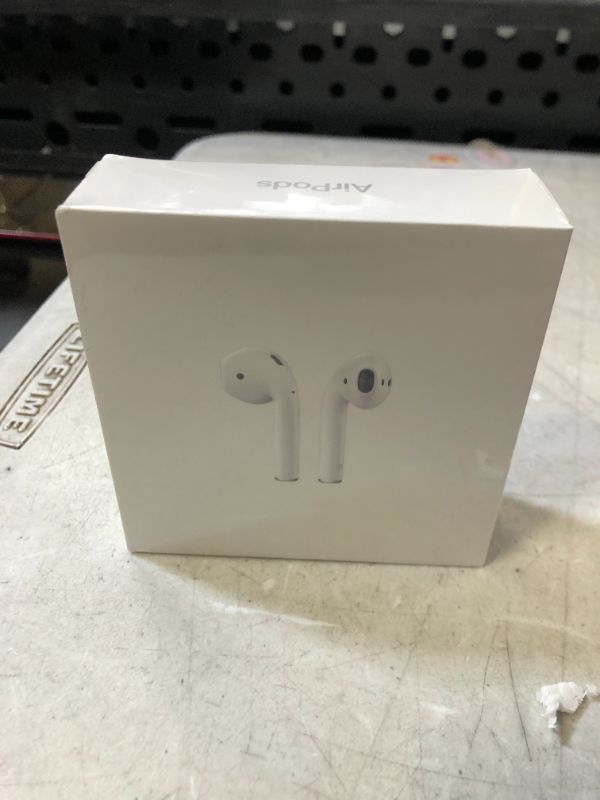 Photo 3 of Apple - AirPods with Charging Case (2nd generation) - White
