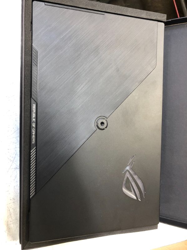 Photo 2 of ASUS ROG Strix 15.6” 1080P Portable Gaming Monitor ---parts only 
