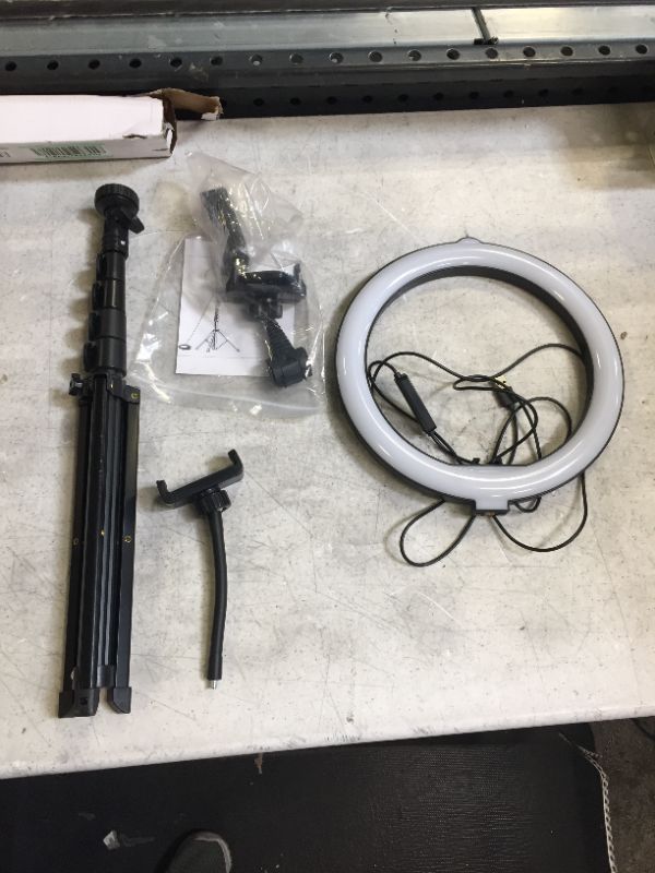 Photo 1 of 10 inch Ring Light LIGHT DOESNT WORK SELLING FOR PARTS