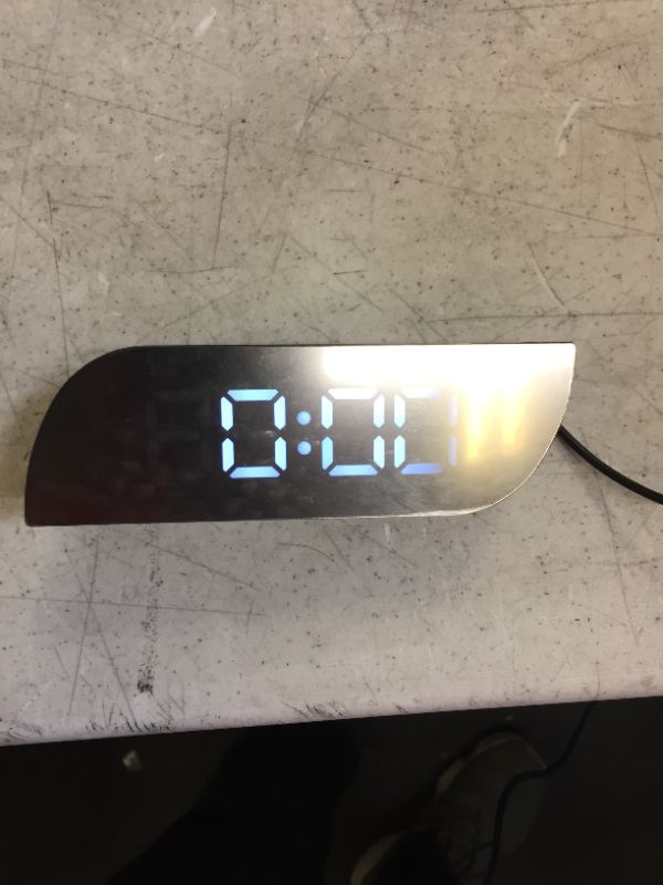 Photo 1 of Digital Clock with Temperature Reader