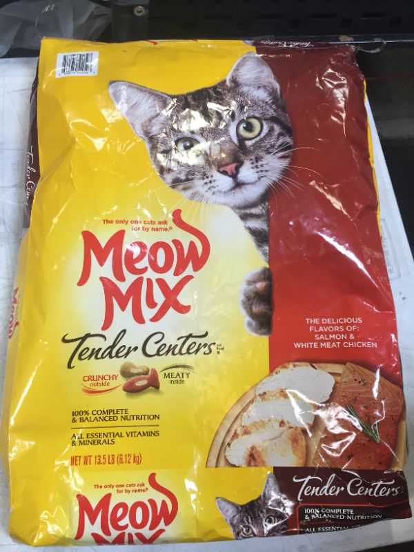 Photo 1 of Meow Mix Tender Cuts Dry Cat Food, Salmon & White Meat Chicken - 13.5 lb bag
BEST BY: JULY 04 2022