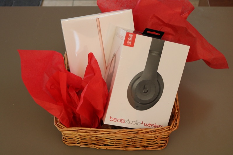 Photo 1 of  BEATS STUDIO 3 WIRELESS HEADPHONES, 32 GB 8TH GEN GOLD IPAD, GADGETMATES