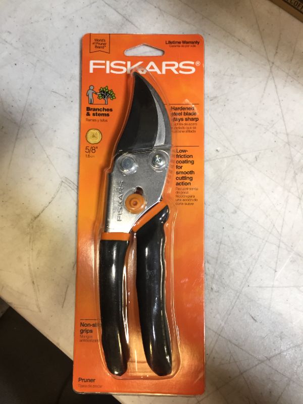 Photo 2 of Fiskars 85419 Bypass Hand Pruner