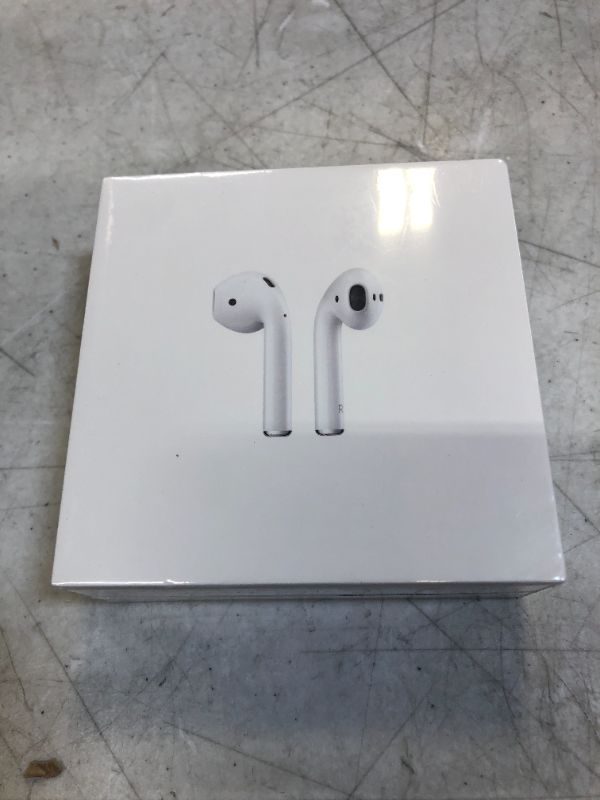 Photo 2 of Apple AirPods with Charging Case (2nd generation)
