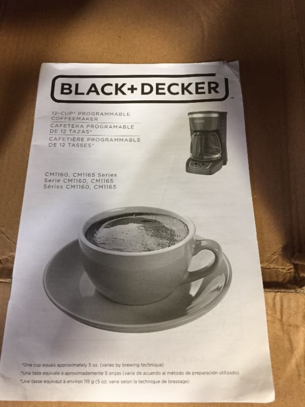Photo 3 of Black+Decker CM1160W-1 CM1160W 12-Cup Programmable Coffeemaker, White/Stainless Steel----latch for top broken off.