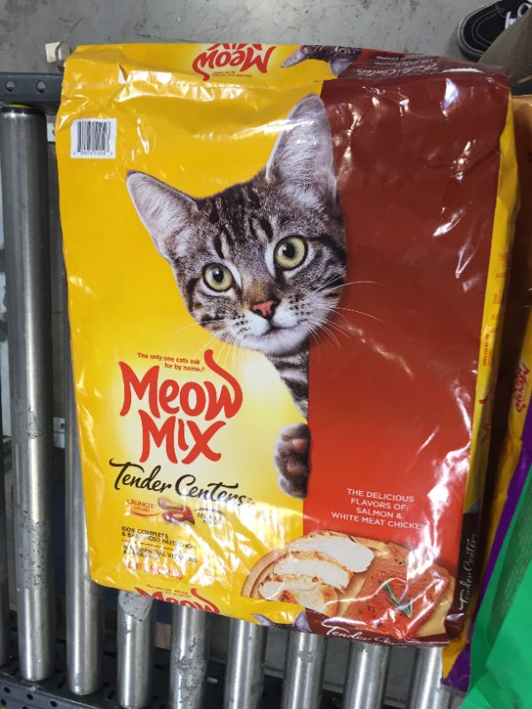 Photo 2 of Meow Mix Tender Cuts Dry Cat Food, Salmon & White Meat Chicken - 13.5 lb bag
exp date 4/27/2022