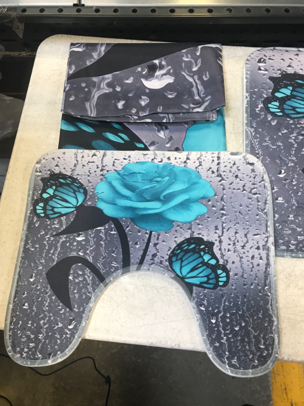 Photo 1 of 4 Piece Bathroom Set 
