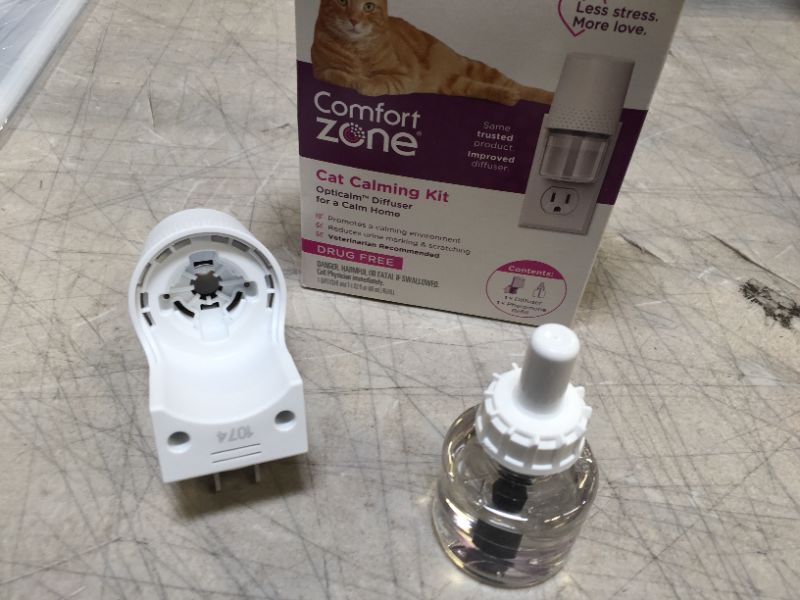 Photo 2 of 1 Diffuser Plus 1 Refill | Comfort Zone Cat Calming Kit (Starter Pack) for a Calm Home | Veterinarian Recommend | De-Stress Your Cat and Reduce Spraying, Scratching, & Other Problematic Behaviors
