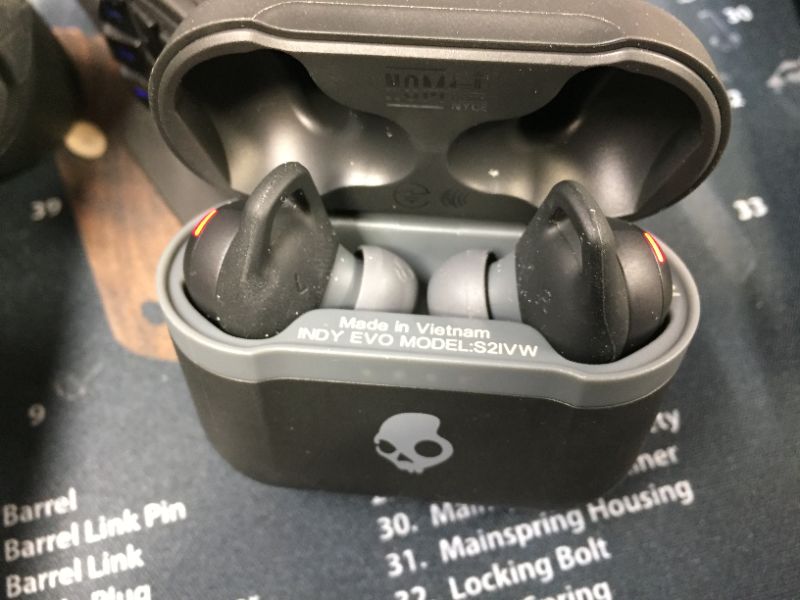 Photo 1 of skullcandy earbud