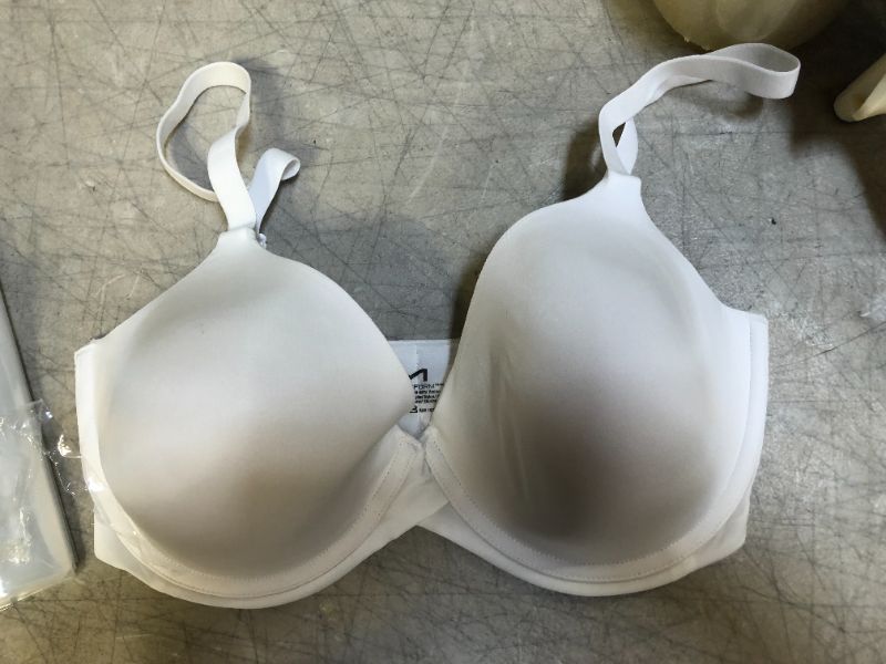 Photo 1 of Generic bra sz 34DD