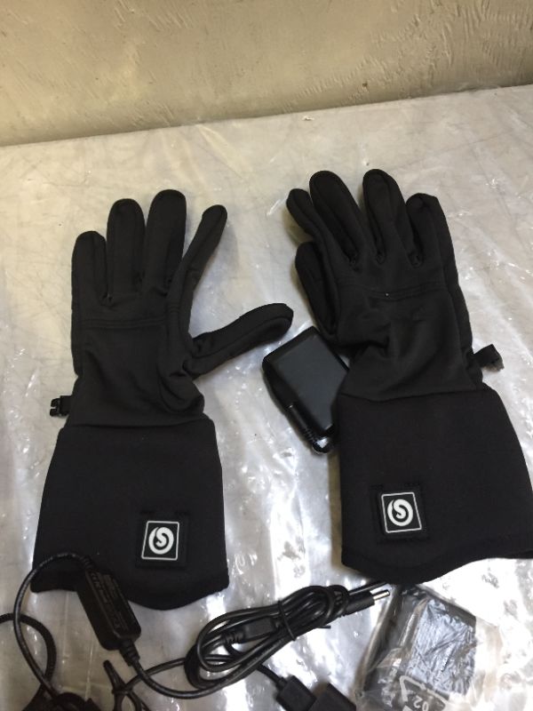 Photo 1 of women's heated gloves 
size XS/ S (unable to test) (doesn't  turn on)