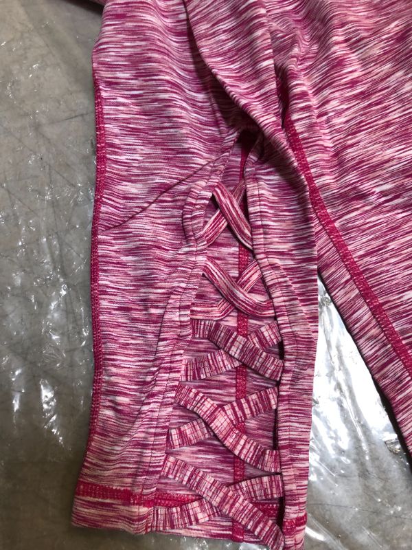 Photo 2 of  women's high waisted Capri leggings (pink) (detail in the back)
size S